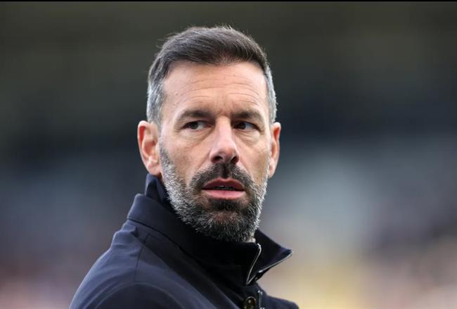 Leicester City chính thức chia tay HLV Ruud van Nistelrooy, Sean Dyche là ứng viên hàng đầu