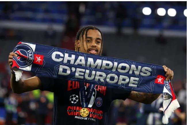 Bradley Barcola: Ngôi sao PSG trụ lại Paris bất chấp sự quan tâm của Liverpool và Bayern Munich