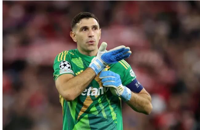 Emiliano Martínez: Liệu có phải là Peter Schmeichel mới của MU?