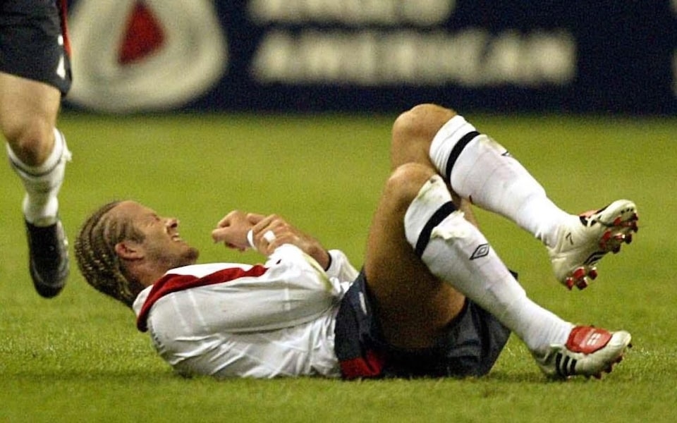 Huyền thoại David Beckham trải qua phẫu thuật cổ tay sau hơn 20 năm chịu đựng chấn thương