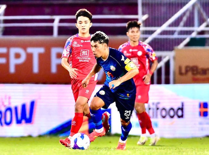 HLV Bùi Đoàn Quang Huy và nỗi lo trụ hạng của CLB Bình Định