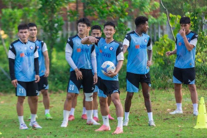 Vòng 25 V.League: Cuộc đua vô địch và cuộc chiến trụ hạng đầy kịch tính