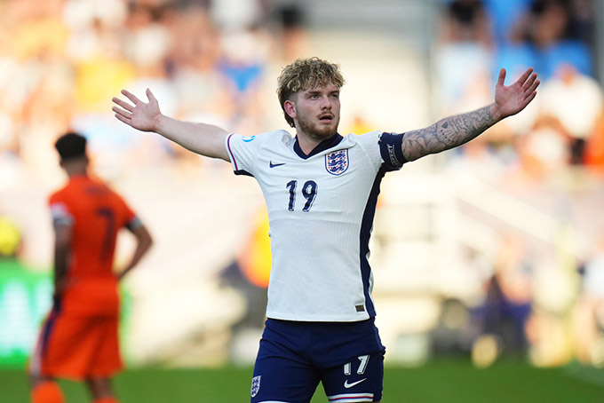 Liverpool hét giá 40 triệu bảng cho Harvey Elliott giữa lúc cầu thủ này được săn đón