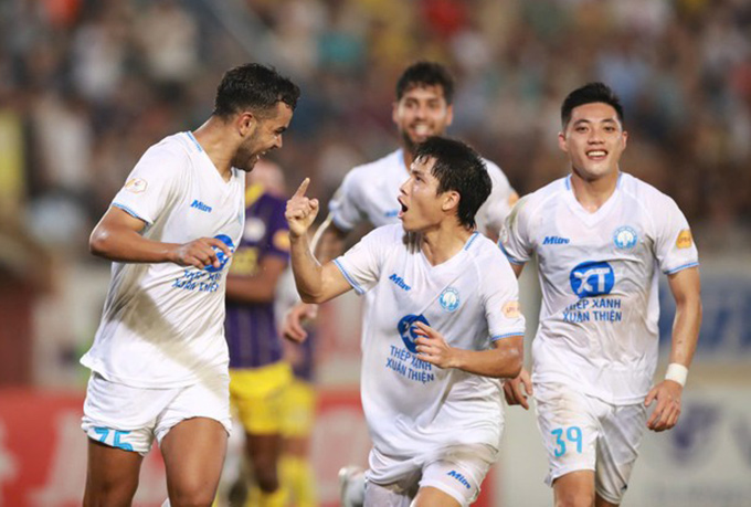 Vòng 25 V.League 2024/25: Nam Định ngấp nghé chức vô địch, Hà Nội FC đối mặt thử thách cam go