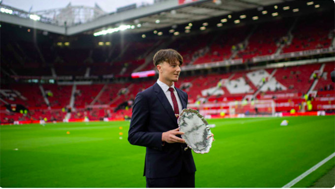 Thủ môn trẻ tài năng Elyh Harrison gia nhập Shrewsbury Town theo dạng cho mượn