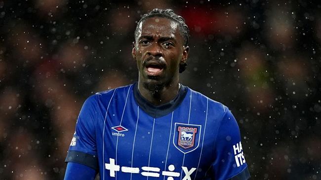 Cựu sao Man United, Axel Tuanzebe, kiện CLB vì sơ suất y tế