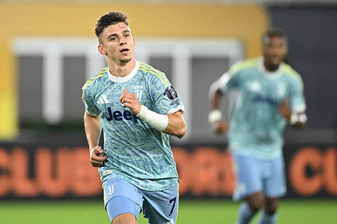 Chuyển nhượng bóng đá: Cập nhật những thương vụ đình đám mùa hè 2024