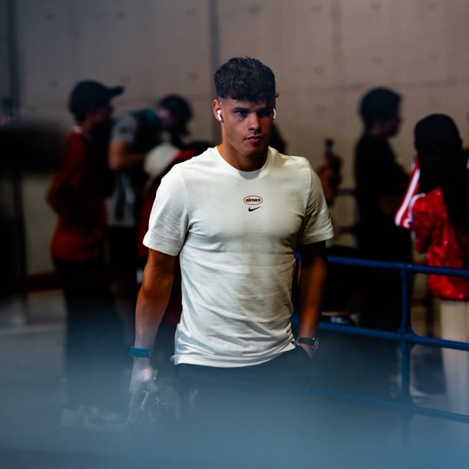 Sunderland AFC chính thức chiêu mộ Granit Xhaka