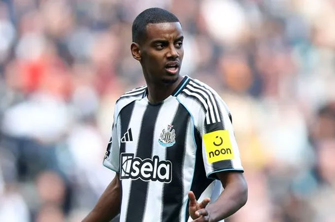 HLV Howe khẳng định Isak vẫn là người của Newcastle, Liverpool sẵn sàng phá kỷ lục chuyển nhượng