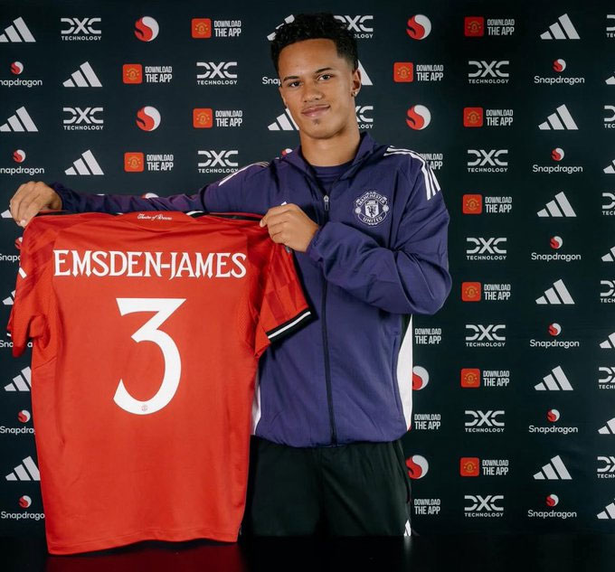Sao mai 16 tuổi Emsden-James gia nhập học viện Manchester United