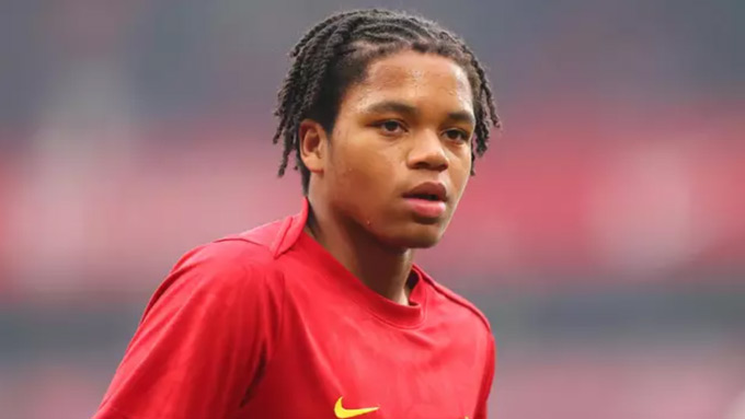 Ngumoha: Thần đồng Liverpool và điều khoản xe hơi gây sốt