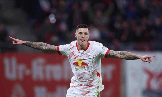 Cuộc đua giành chữ ký Sesko: MU và Newcastle đối mặt khó khăn