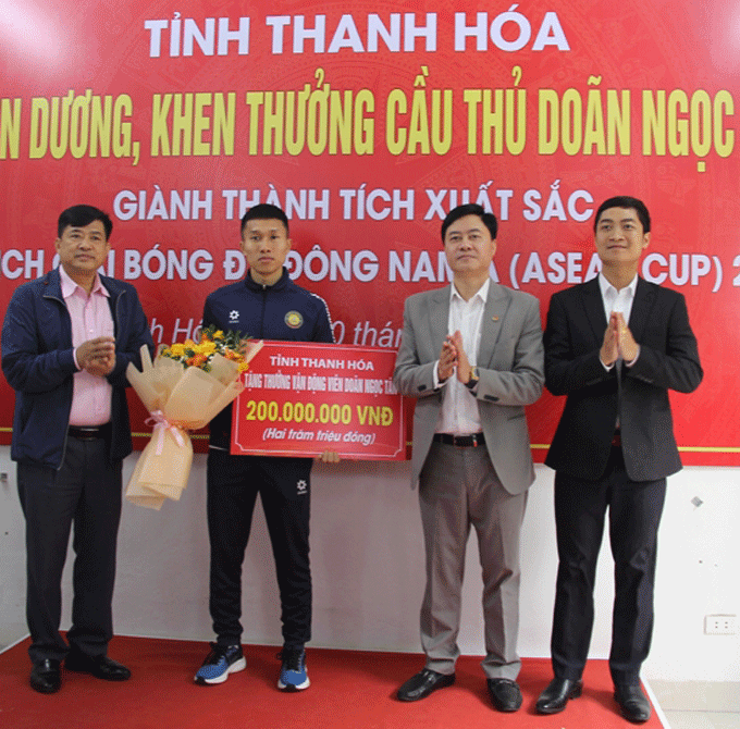 Ngọc Tân: Từ tân binh AFF Cup đến tấm gương sáng của bóng đá Việt Nam