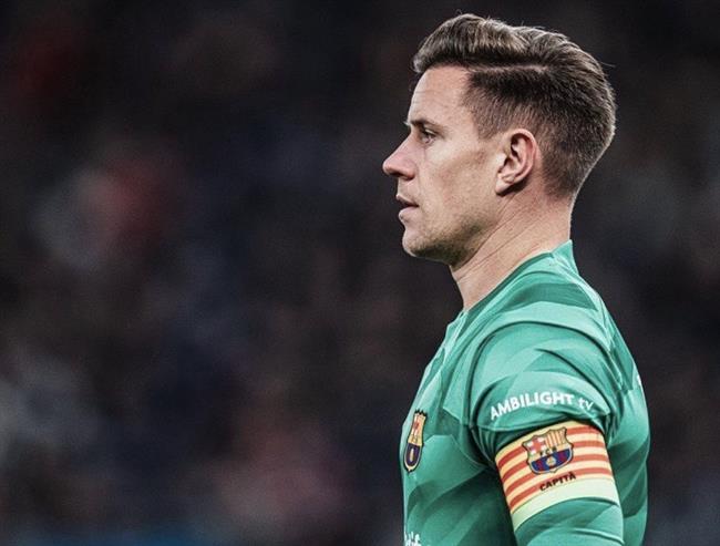 Ter Stegen đối mặt nguy cơ mất băng đội trưởng Barcelona