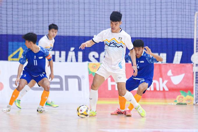 Thái Sơn Nam đả bại Trẻ TP.HCM, giành lại ngôi đầu bảng