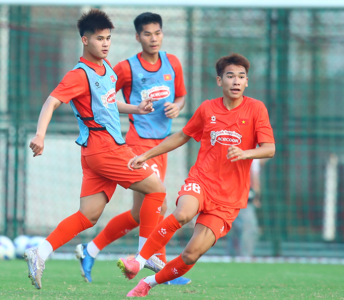 HLV Kim Sang Sik gây chấn động: Loại bỏ tài năng trẻ triển vọng khỏi U23 Việt Nam