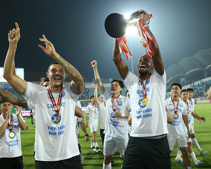 V.League 2025/26: Chính sách ngoại binh mới và những bài học từ Đông Nam Á