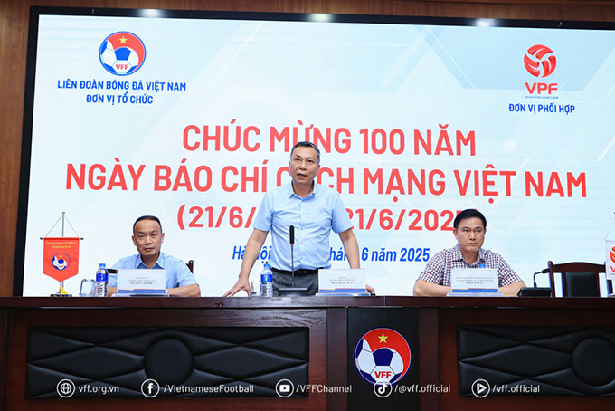 Hình ảnh các cầu thủ Việt Nam tập luyện