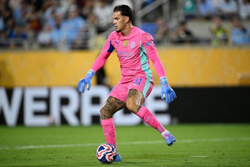 Ederson Moraes - thủ môn Man City