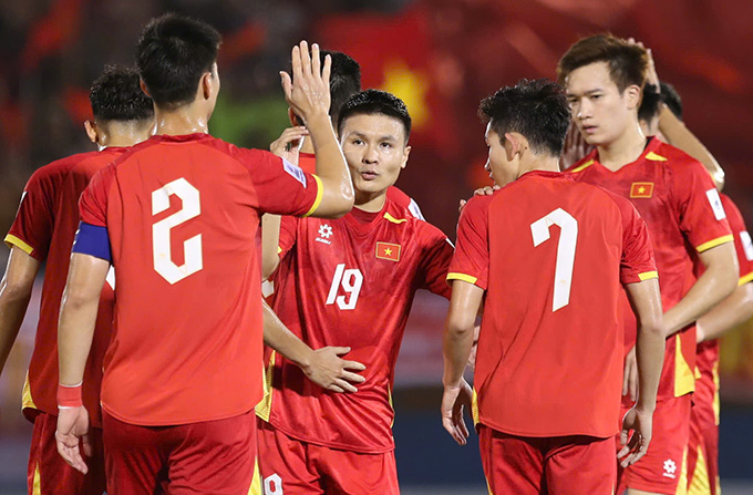 Ảnh Quang Hải và Hai Long