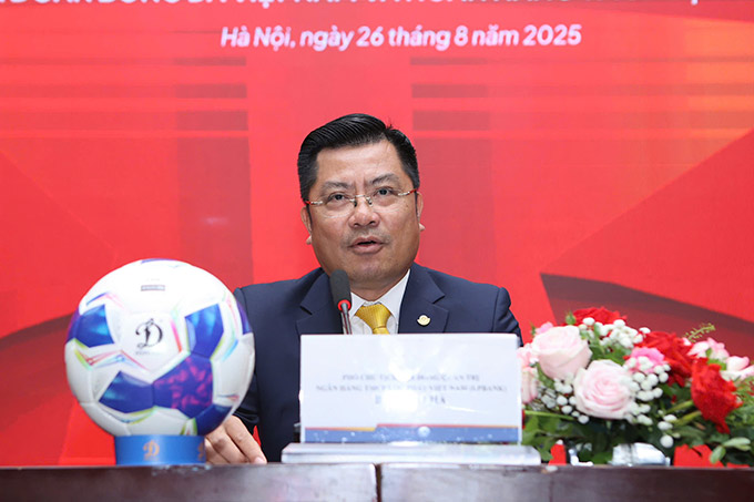 Phó Chủ tịch HĐQT LPBank phát biểu
