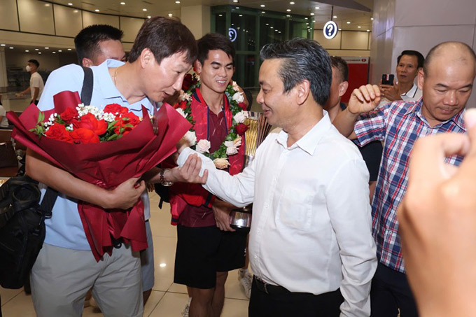 Thứ trưởng Hoàng Đạo Cương chúc mừng thành tích của U23 Việt Nam tại giải Đông Nam Á
