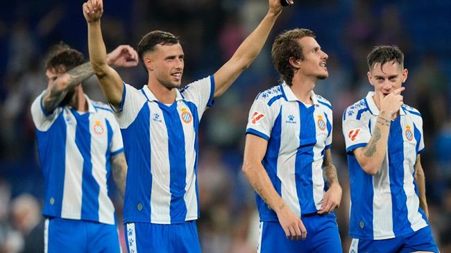 Espanyol ngược dòng thắng Atletico Madrid