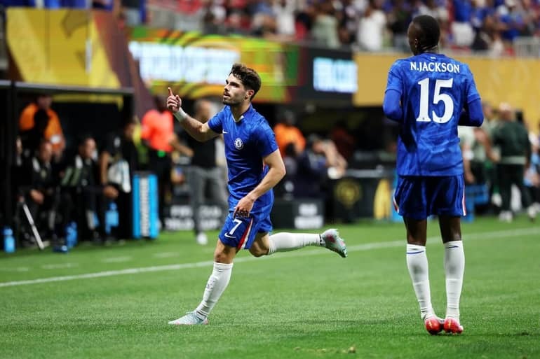 Pedro Neto ghi bàn cho Chelsea
