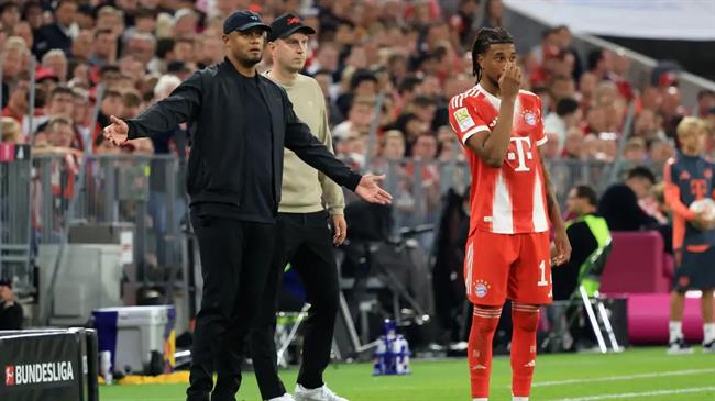 Kompany Olise HLV Kompany và cầu thủ Michael Olise