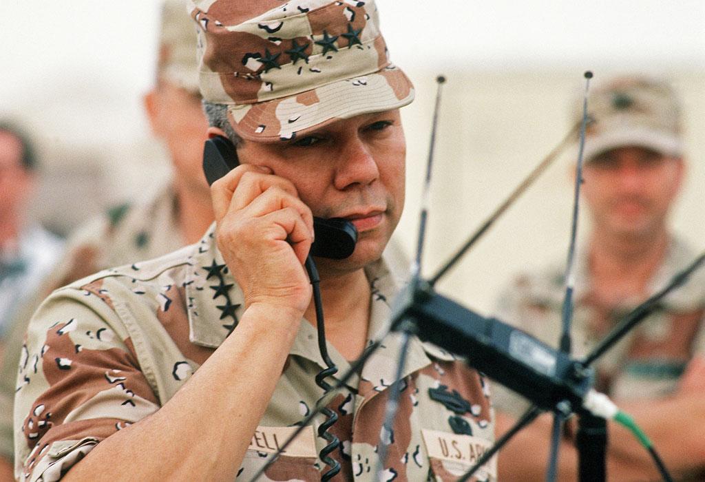 Colin Powell điện đàm
