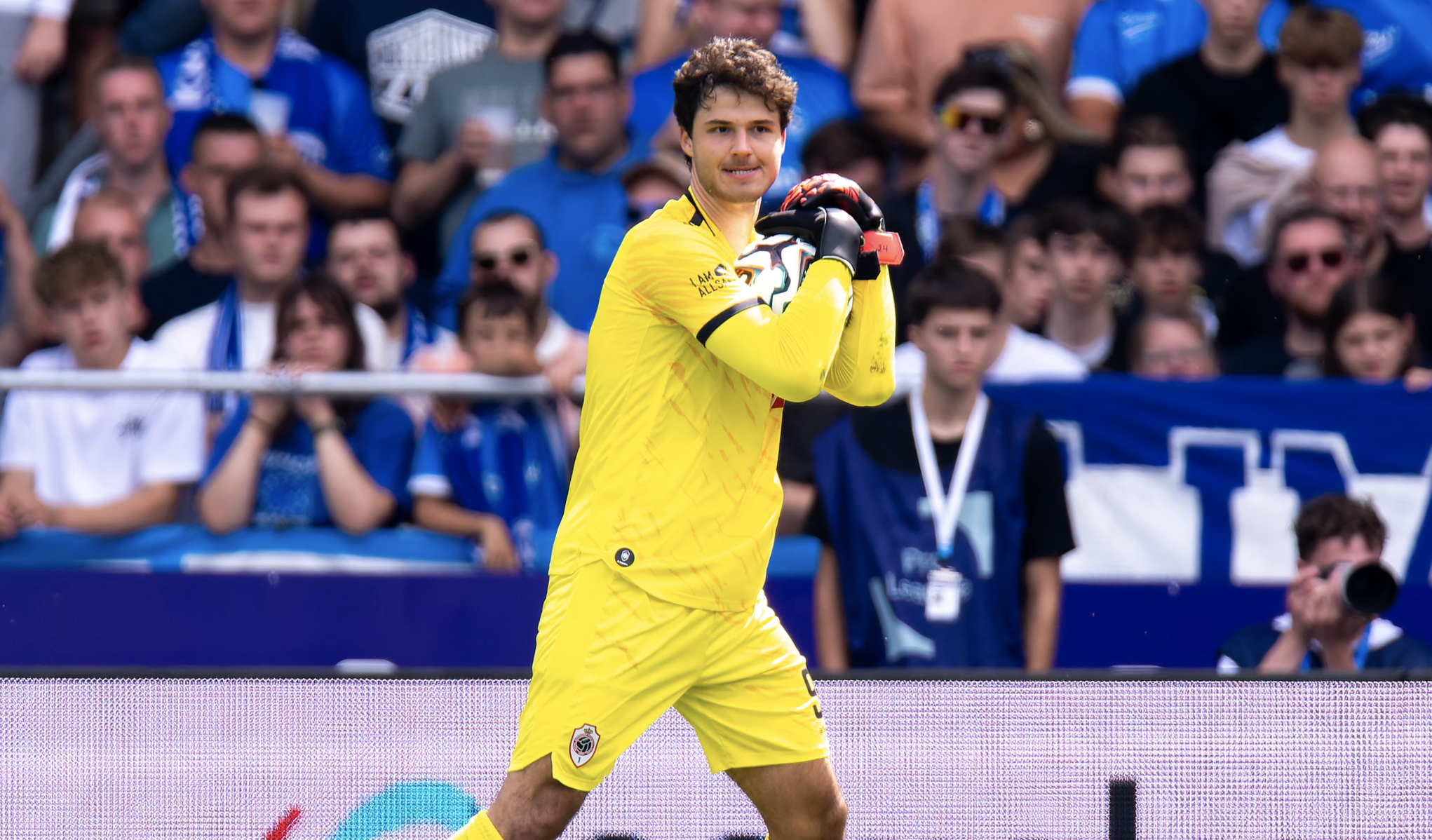 Senne Lammens sắp gia nhập Manchester United