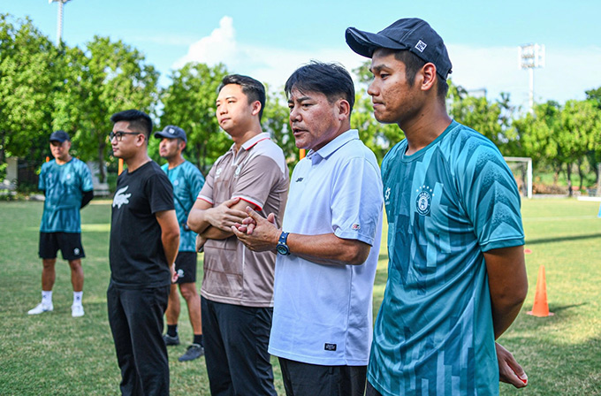 HLV Teguramori chia tay CLB Hà Nội