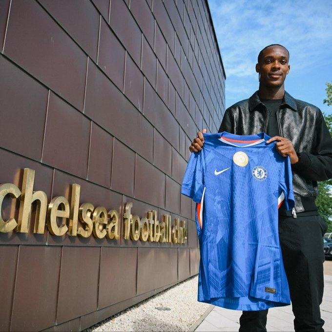 ChatGPT đã nói: Chelsea đã đạt thỏa thuận chiêu mộ Emmanuel Emegha từ Strasbourg. Emegha trong màu áo Chelsea