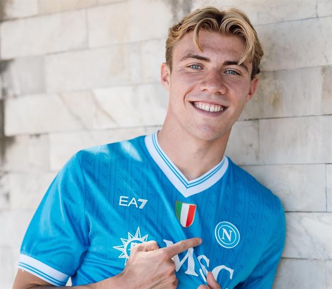 Hojlund trong màu áo Napoli
