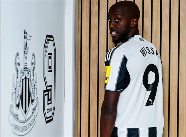 Newcastle xác nhận ký hợp đồng với tiền đạo Yoane Wissa từ Brentford Yoane Wissa trong màu áo Newcastle