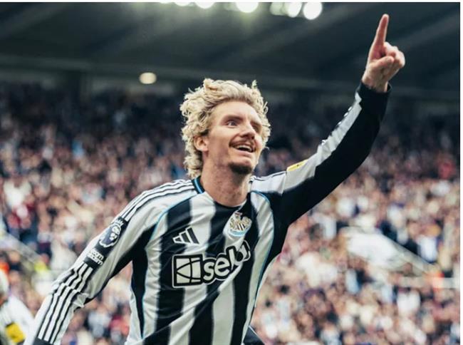 Newcastle giành chiến thắng đầu tiên mùa giải