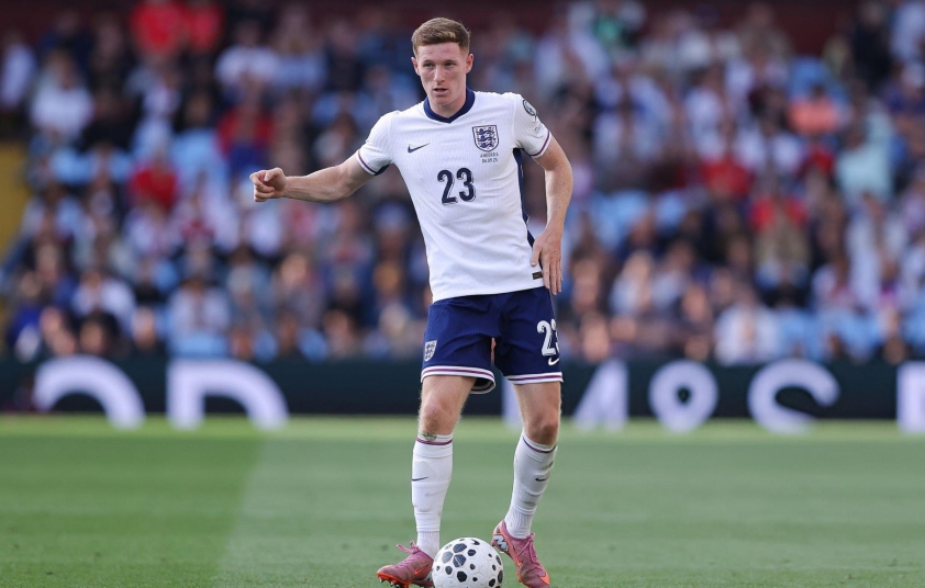 Elliot Anderson trong màu áo Nottingham Forest