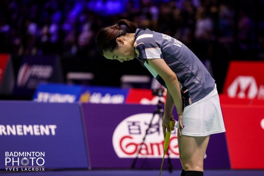 Thùy Linh bị thương, rời sân sớm