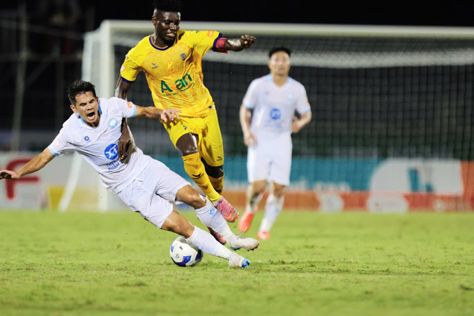 Olaha thi đấu cho SLNA