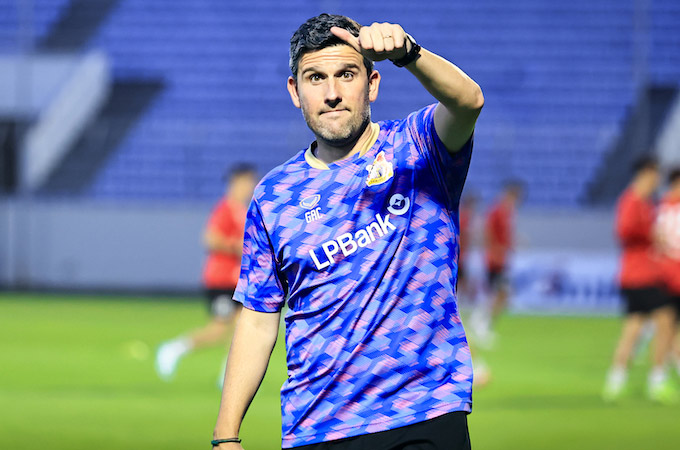 HLV Albadalejo đánh giá cao V.League