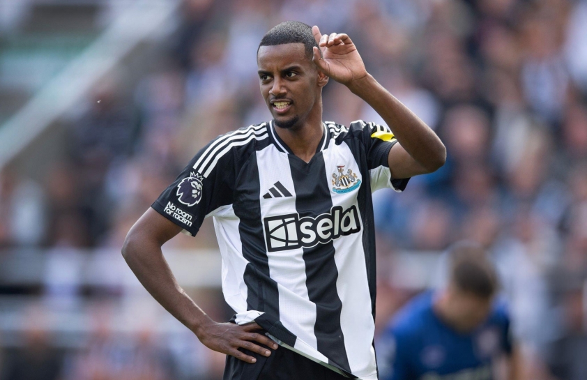 Alexander Isak cập bến Liverpool