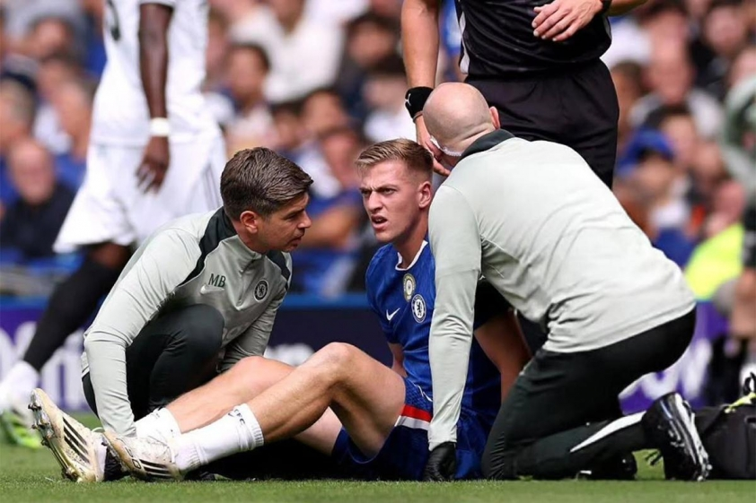 Jackson bị gọi về một cách gấp gáp khi Delap gặp chấn thương ở trận gặp Fulham (Ảnh: PlayCore). Jackson bị gọi về một cách gấp gáp khi Delap gặp chấn thương ở trận gặp Fulham