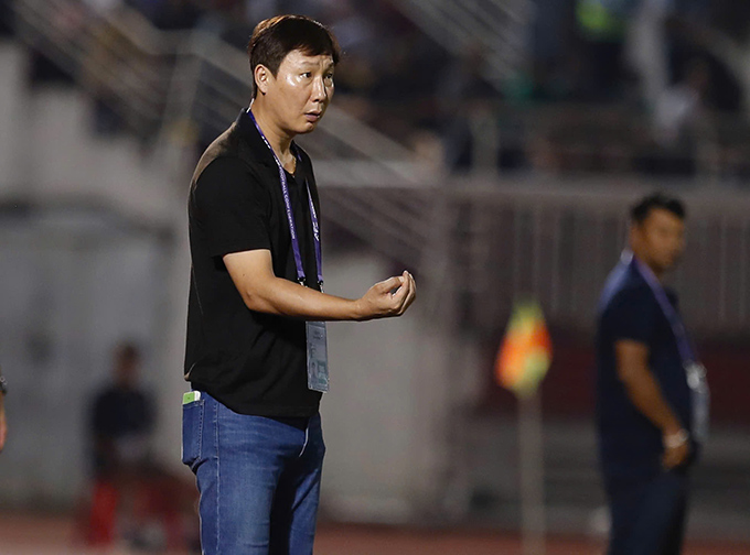 HLV Kim Sang Sik thay người chưa hay trước Nepal