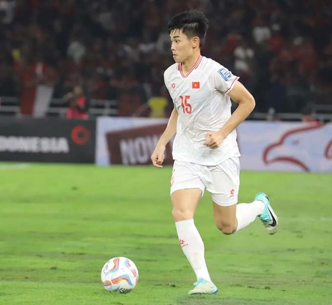 Đình Bắc đứng giữa CLB và U22 Việt Nam