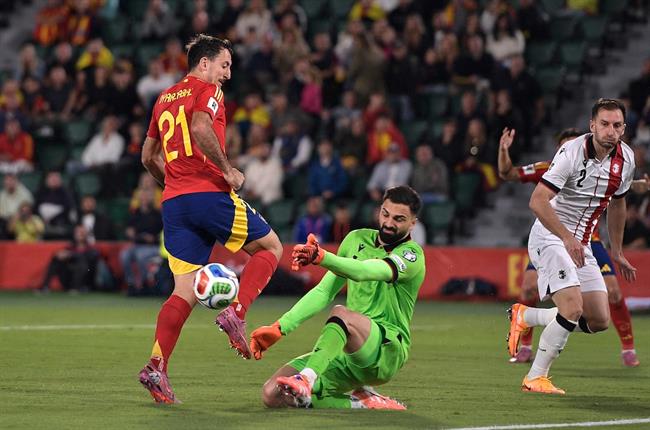 Tây Ban Nha đang dẫn đầu bảng E