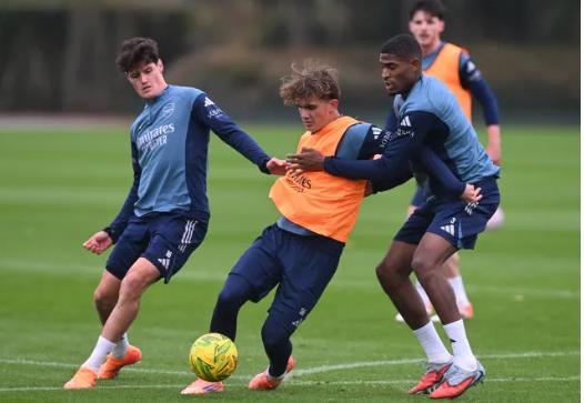 Mosquera so sánh phong cách thi đấu của Max Dowman với Lamine Yamal.