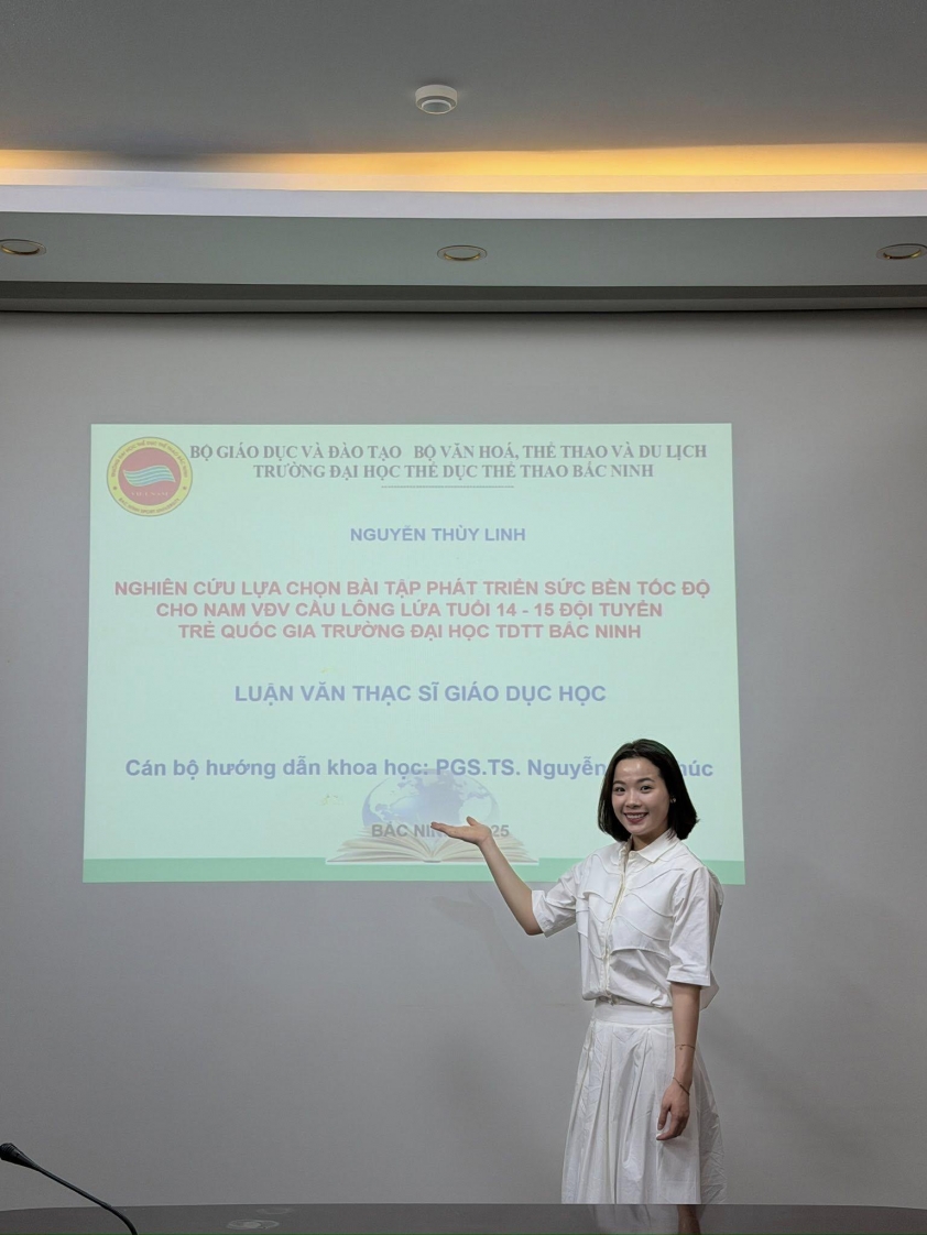 'Hoa khôi cầu lông' Nguyễn Thùy Linh trở thành tân Thạc sĩ, nhận mưa lời khen từ NHM 720211