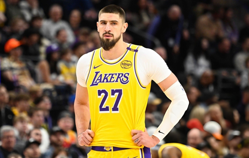 Alex Len tại Los Angeles Lakers