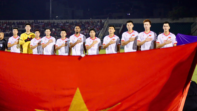 Thủ môn Trung Kiên và Hiểu Minh là hai cầu thủ trẻ đá chính trong trận lượt về gặp Nepal. Thủ môn Trung Kiên và Hiểu Minh thi đấu ấn tượng trong trận gặp Nepal