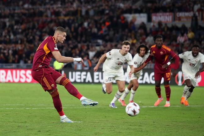 Roma đá hỏng 3 quả penalty liên tiếp trước Lille